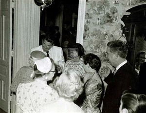Image description is not available for 1957.056